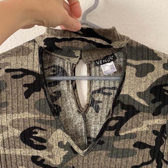 Venus Camo Front Cutout Mock Neck Bodycon Dress - Picture 4 of 9